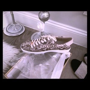 🌟 Micheal Kors sneaker ( snakeskin) NIB size 10